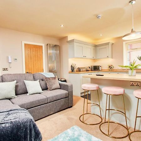 The Stunning Central Harrogate Abode - Sleeps 6 ภายนอก รูปภาพ