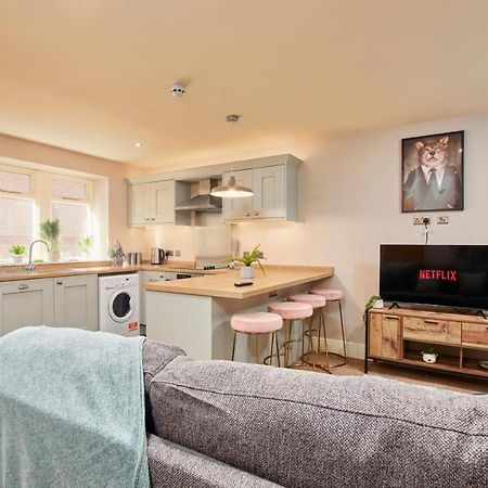The Stunning Central Harrogate Abode - Sleeps 6 ภายนอก รูปภาพ