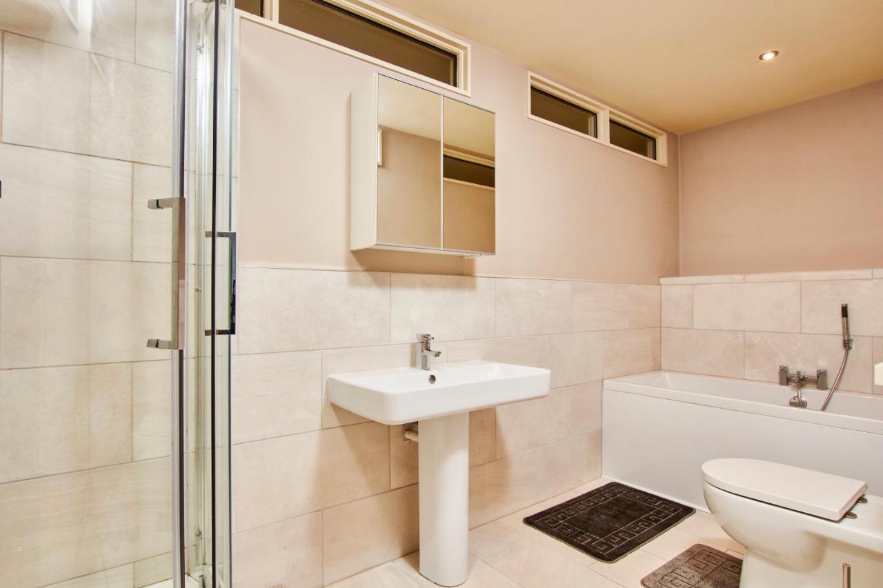 The Stunning Central Harrogate Abode - Sleeps 6 ภายนอก รูปภาพ