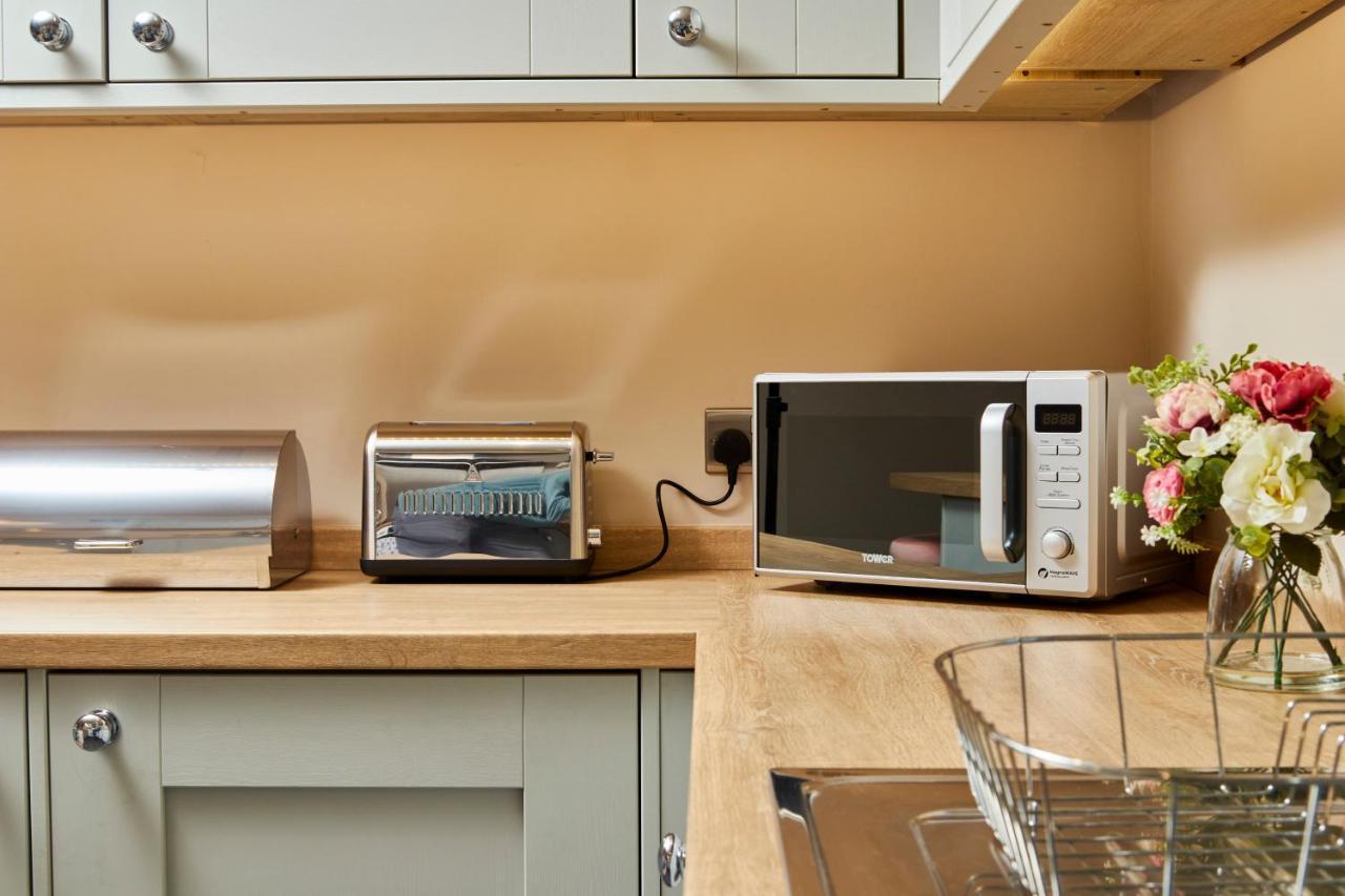 The Stunning Central Harrogate Abode - Sleeps 6 ภายนอก รูปภาพ