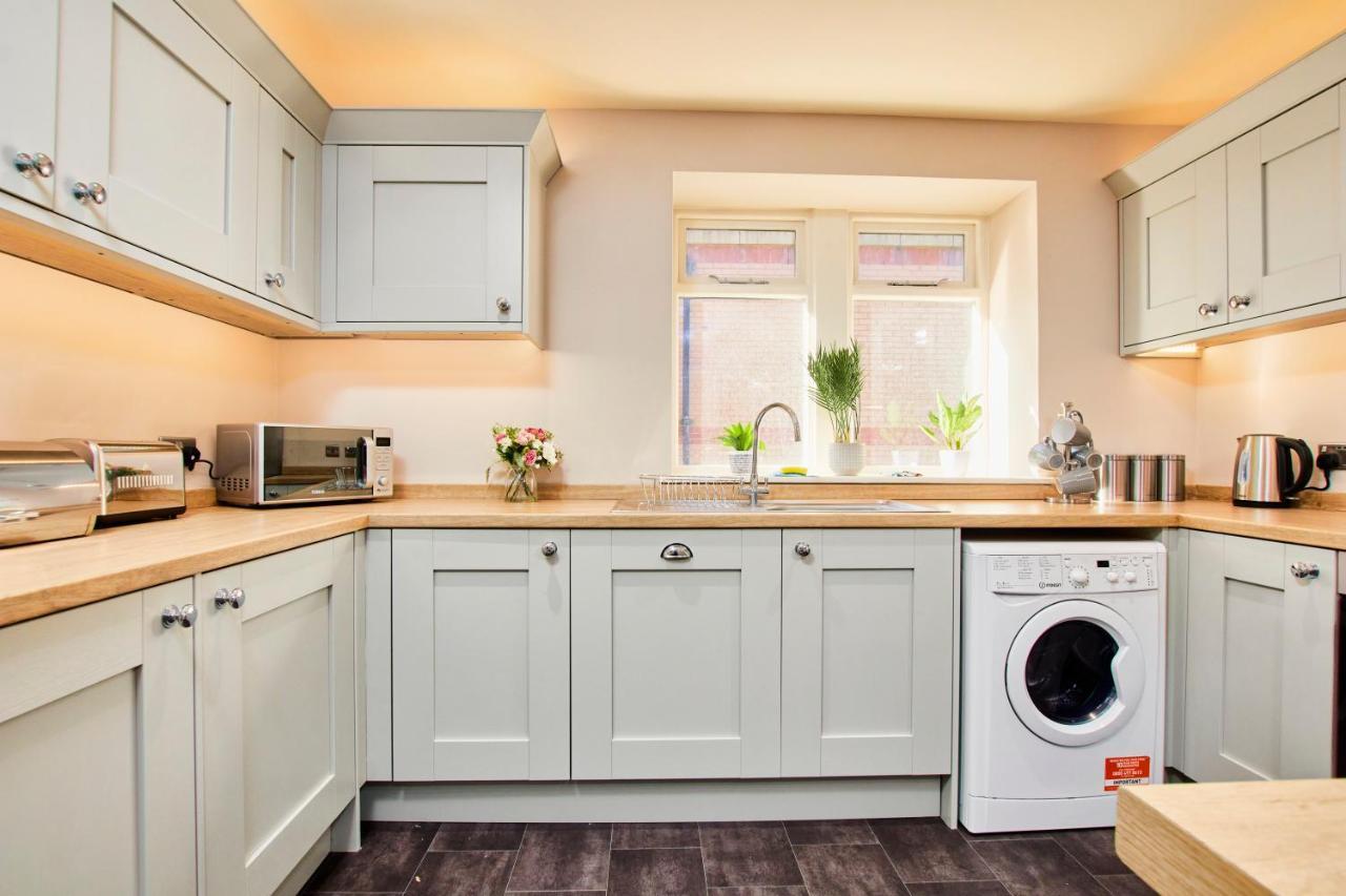 The Stunning Central Harrogate Abode - Sleeps 6 ภายนอก รูปภาพ