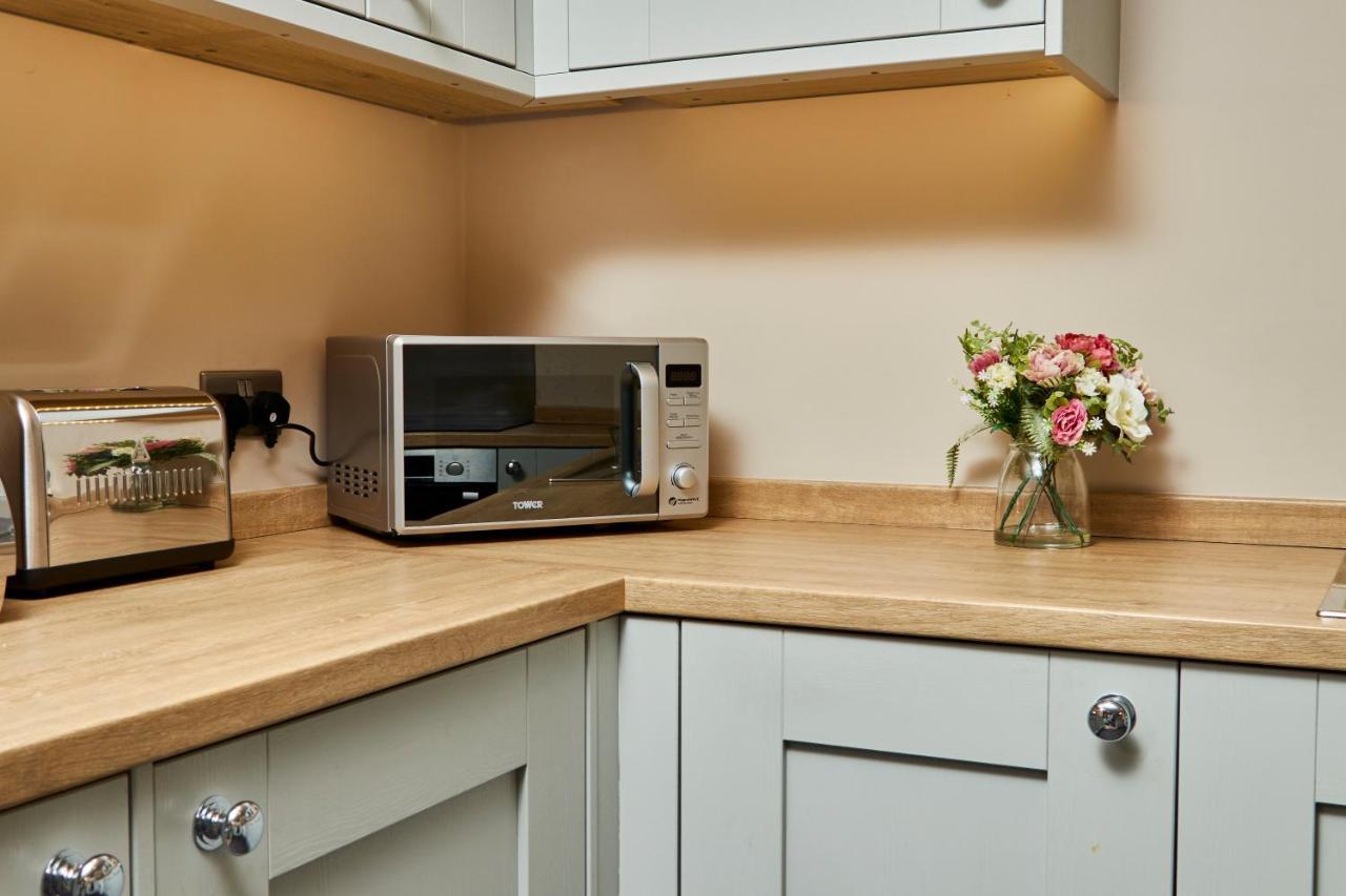 The Stunning Central Harrogate Abode - Sleeps 6 ภายนอก รูปภาพ