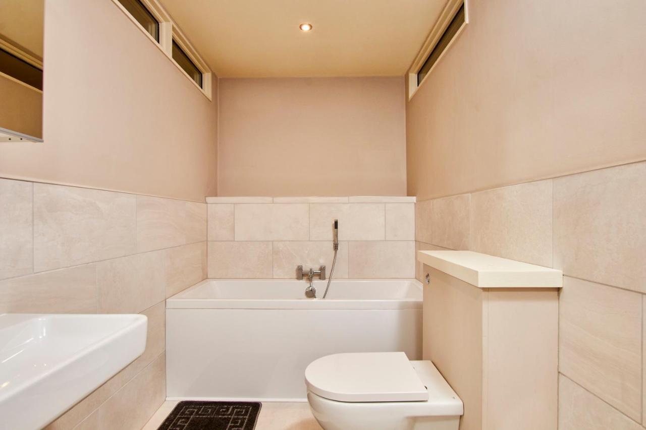 The Stunning Central Harrogate Abode - Sleeps 6 ภายนอก รูปภาพ