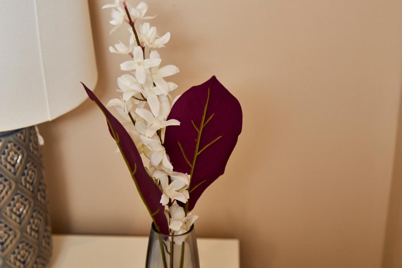 The Stunning Central Harrogate Abode - Sleeps 6 ภายนอก รูปภาพ