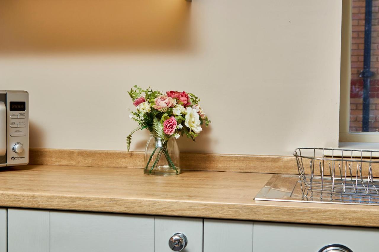 The Stunning Central Harrogate Abode - Sleeps 6 ภายนอก รูปภาพ