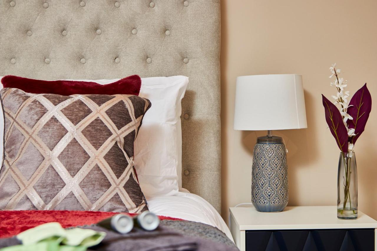The Stunning Central Harrogate Abode - Sleeps 6 ภายนอก รูปภาพ