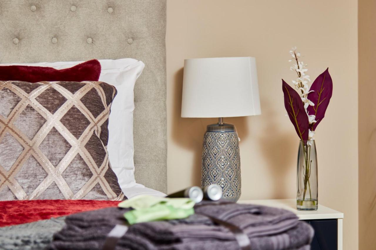 The Stunning Central Harrogate Abode - Sleeps 6 ภายนอก รูปภาพ